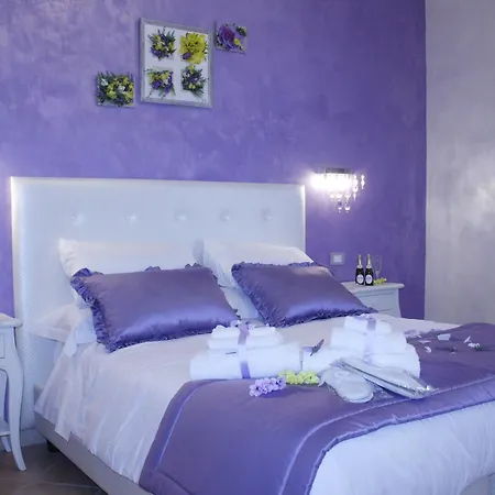 Crystal Rhome בית הארחה 3*