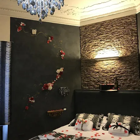 Crystal Rhome רומא