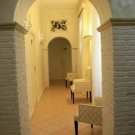 Crystal Rhome בית הארחה